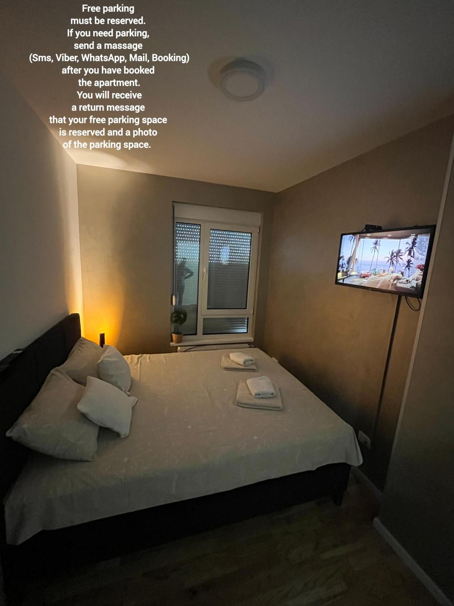 Lux 12 Center, Free Parking